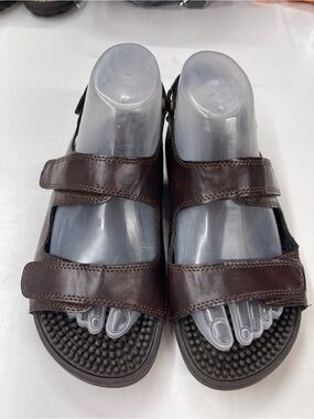 brown Kenkoh Balance massage sandals feature acupressure nodules